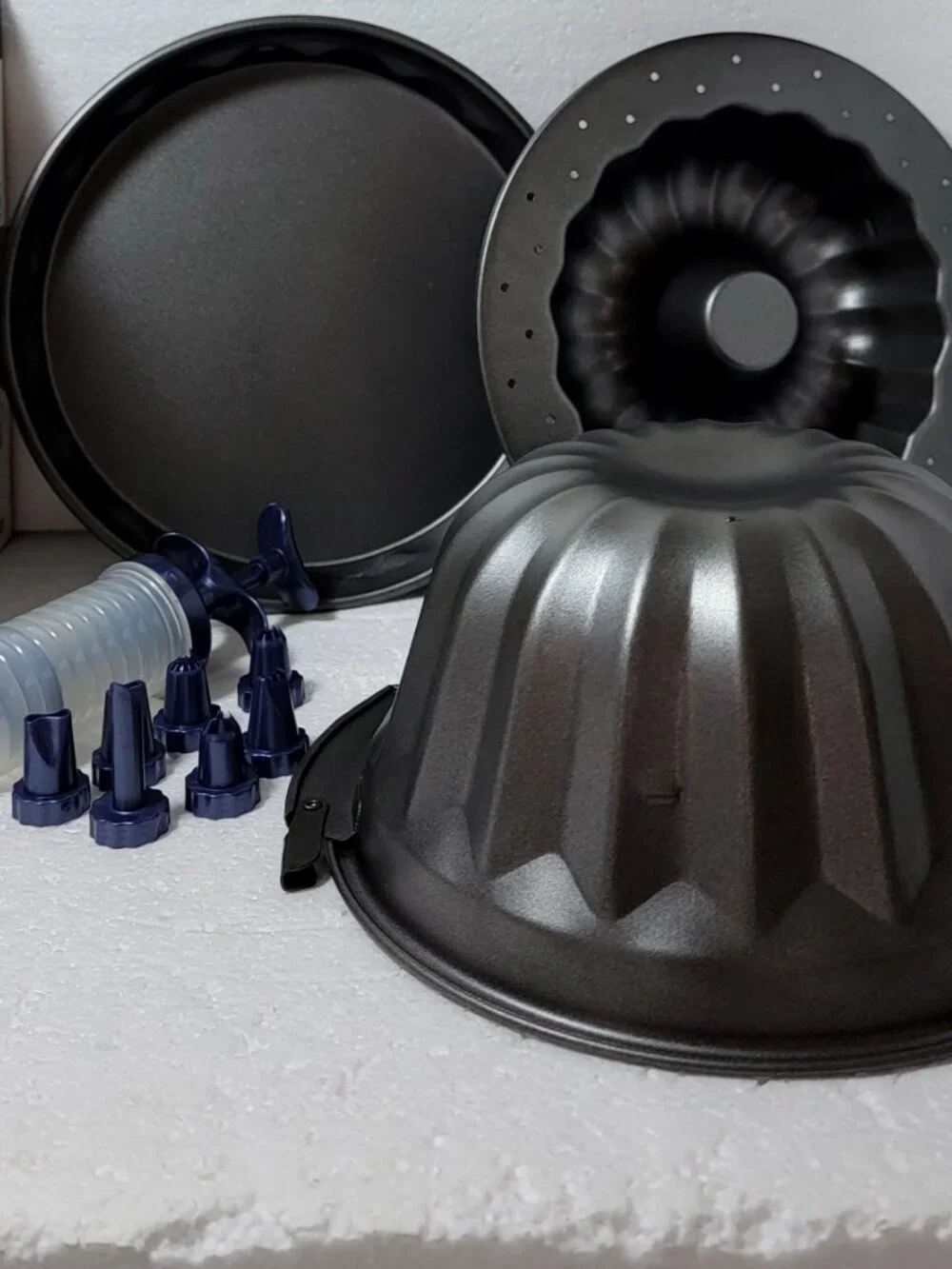 Gourmet Trends 4-Piece Filled Cake Set with Decorating Kit